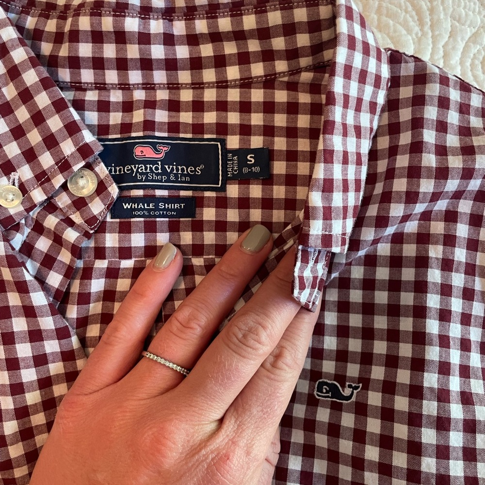 Size small collared shirt vineyard vines